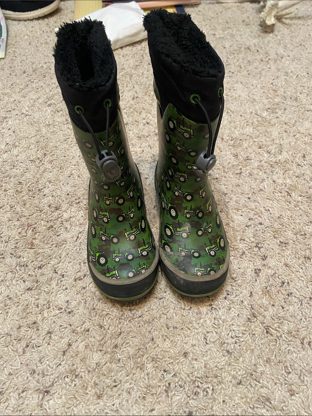 The Western Chief Boy’s  Tractor Rain/Snow Boots with Fleece Lining 9/10